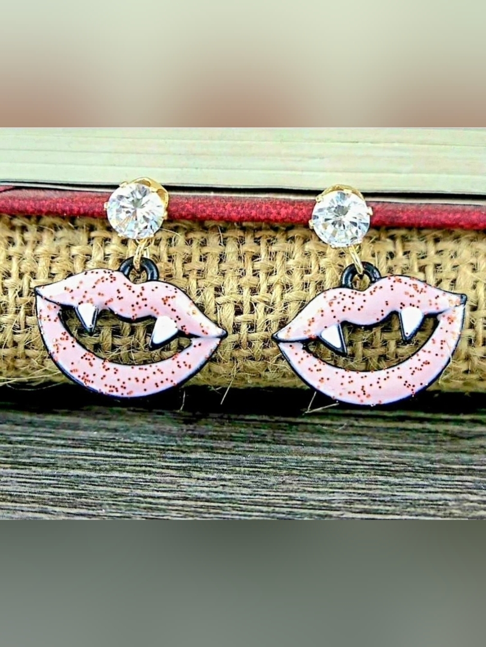 2 pairs 1 red 1 pink sparkly crystal vampire teeth lips earrings